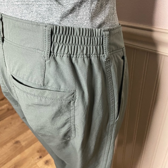 Athleta Women's Green Straight Leg Pants Size 6 - Picture 3 of 7